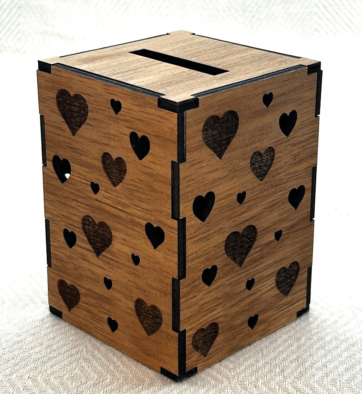 Tirelire en bois design naturel et bien être au choix à personnaliser