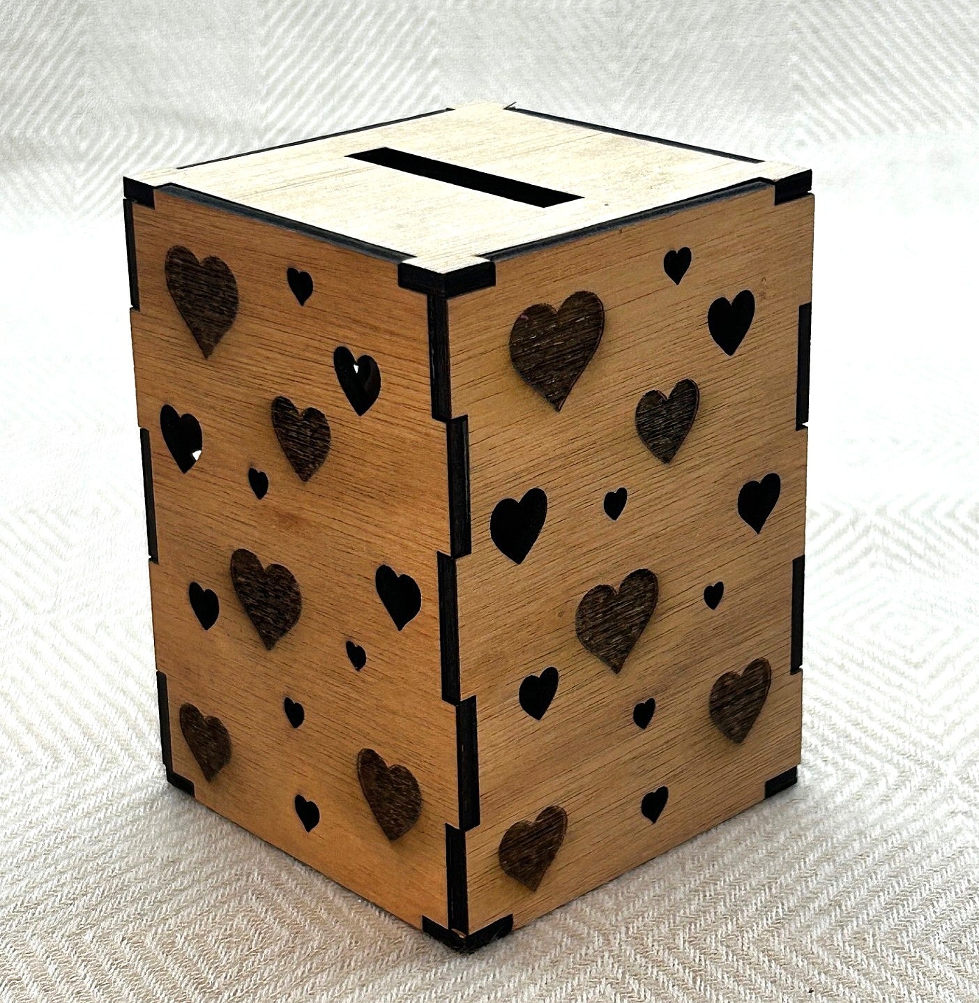 Tirelire en bois design naturel et bien être au choix à personnaliser